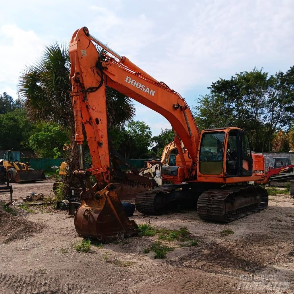 Doosan DX 225 LC 大型油圧ショベル12t以上（パワーショベル・ユンボ）