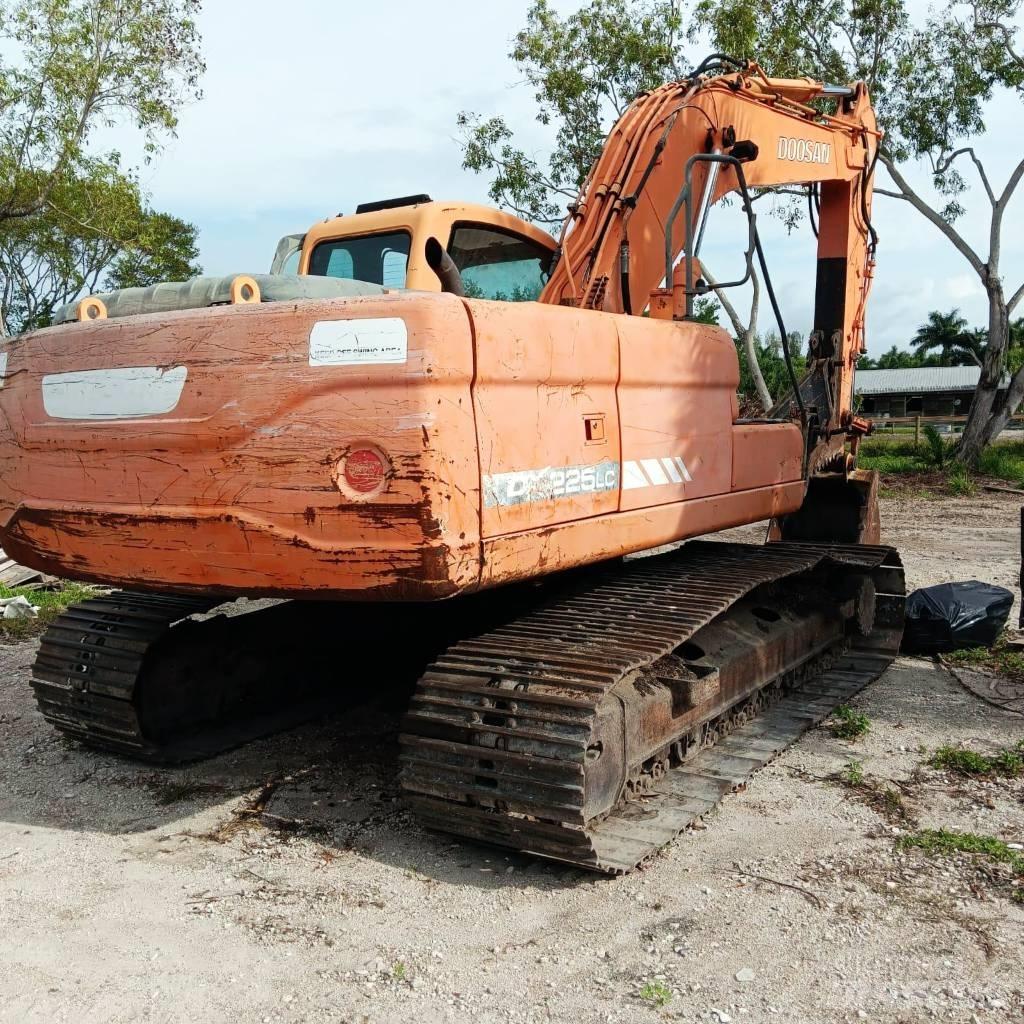 Doosan DX 225 LC 大型油圧ショベル12t以上（パワーショベル・ユンボ）