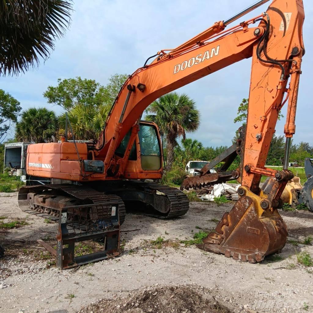 Doosan DX 225 LC 大型油圧ショベル12t以上（パワーショベル・ユンボ）
