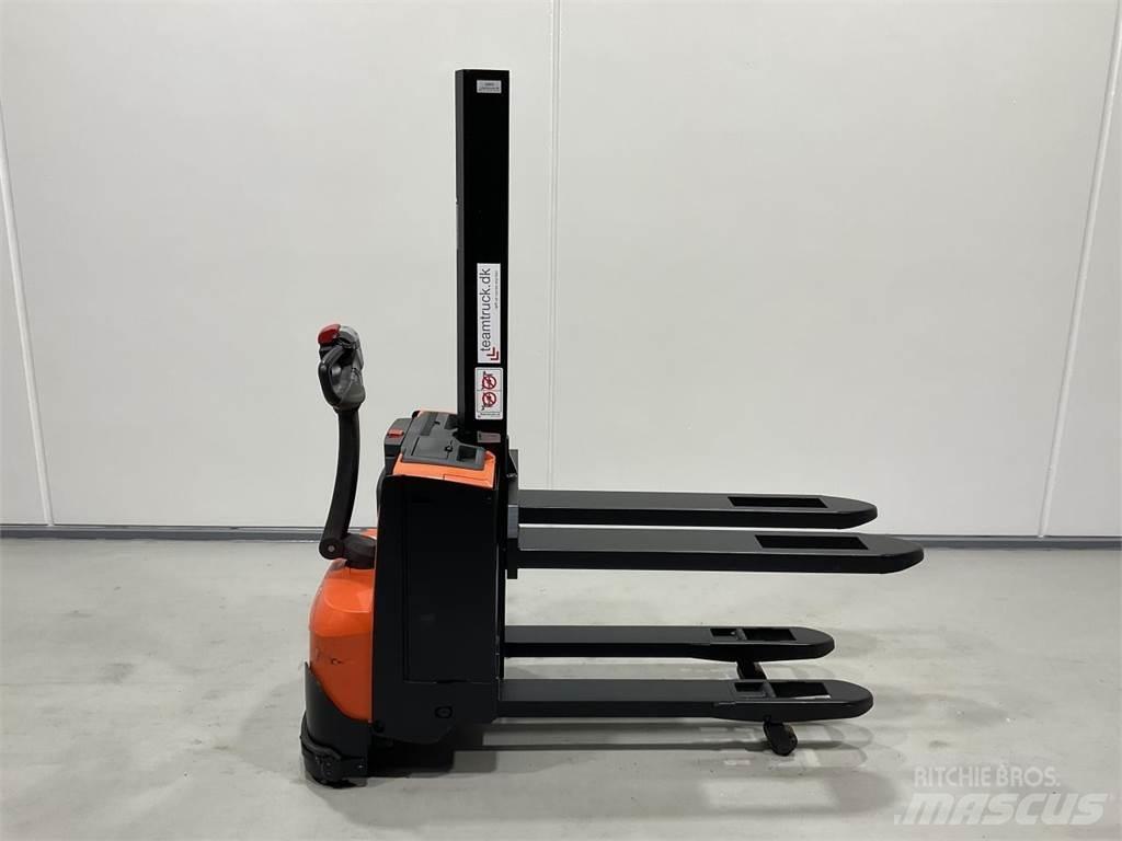 BT SWE080L 自走式スタッカー