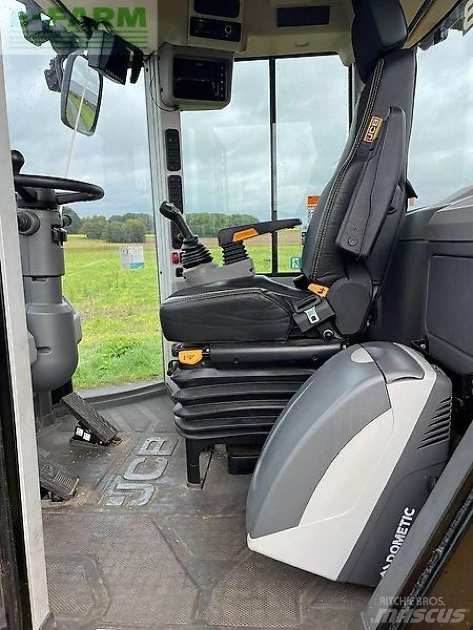 JCB 427 agri ミニ油圧ショベル 7t以下（ミニユンボ・ミニディガー）