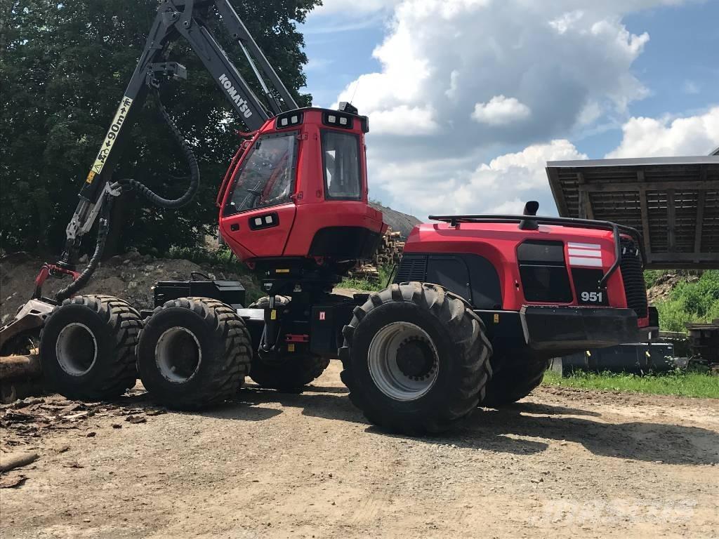 Komatsu 951 ハーベスター