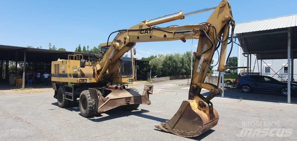 CAT 214 B ホイール式油圧ショベル（パワーショベル・ユンボ・バックホー）