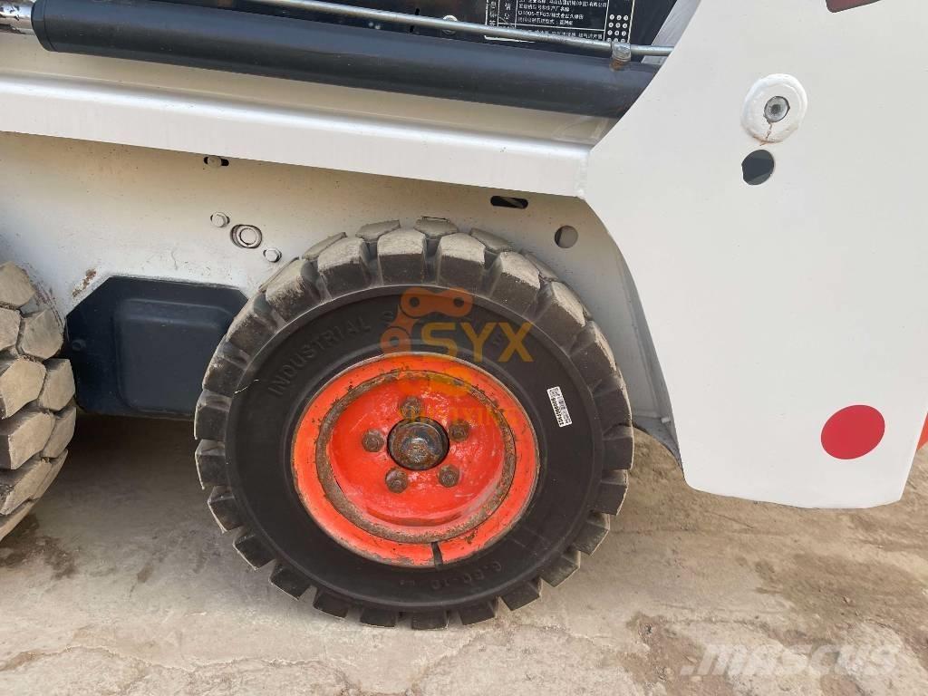 Bobcat S70 スキッドステアローダー