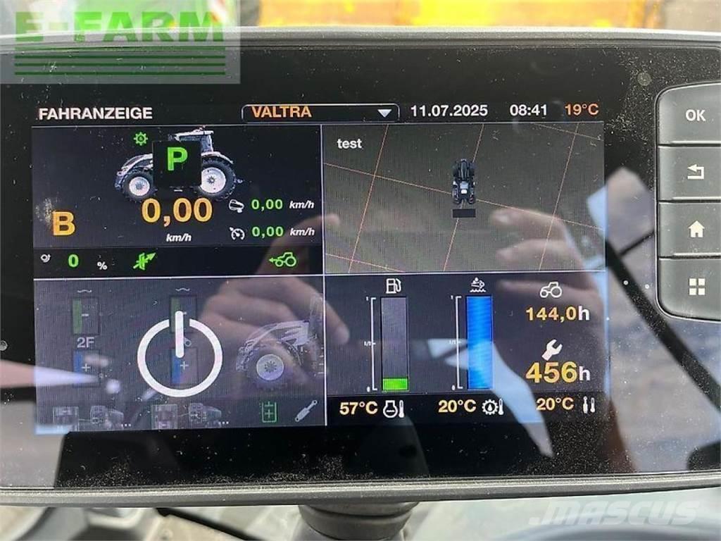 Valtra q245 トラクター