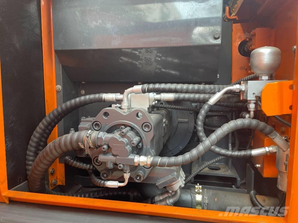 Doosan DX 225 LCA 中型油圧ショベル 7ｔ-12ｔ（ユンボ・パワーショベル・バックホー）