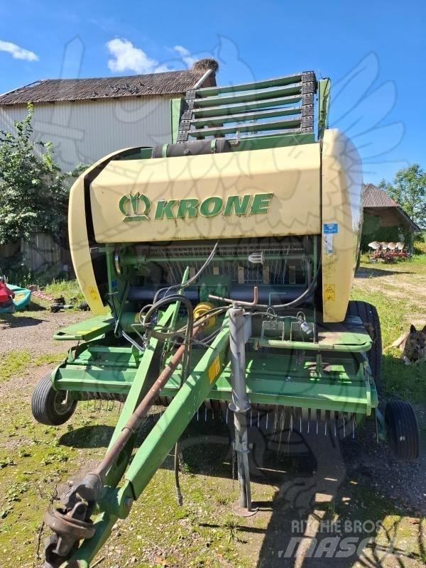 Krone Comprima F 155 ラウンドベーラー