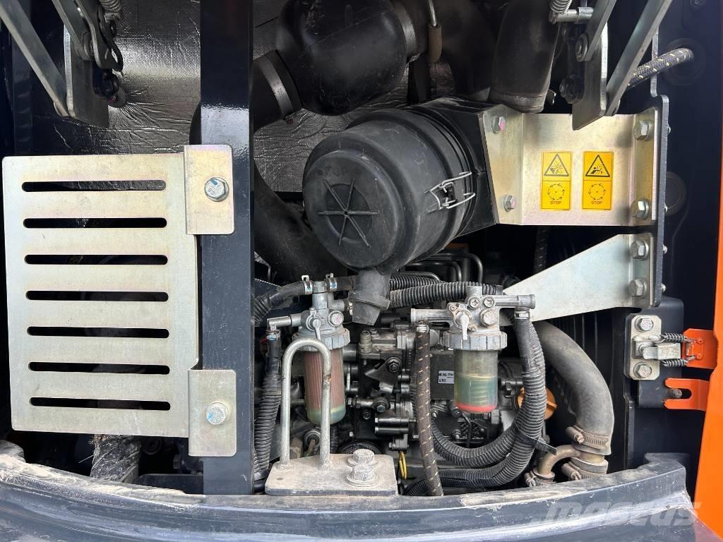 Hitachi ZX 26 U-6 ミニ油圧ショベル 7t以下（ミニユンボ・ミニディガー）