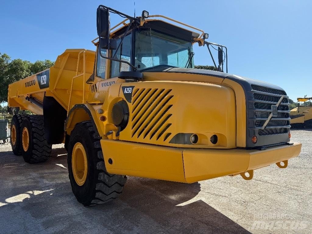 Volvo A25D アーティキュレート式ダンプトラック