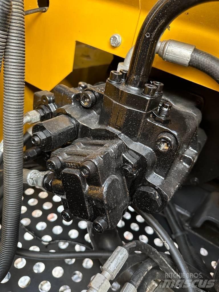 XCMG XE 85 DA 中型油圧ショベル 7ｔ-12ｔ（ユンボ・パワーショベル・バックホー）
