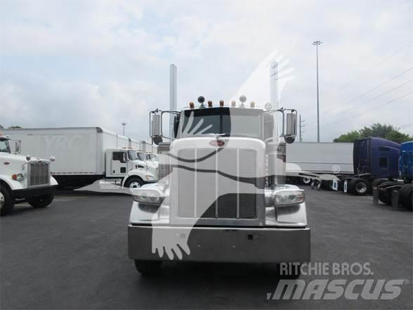 Peterbilt 388 中古トラクターヘッド | トレーラーヘッド