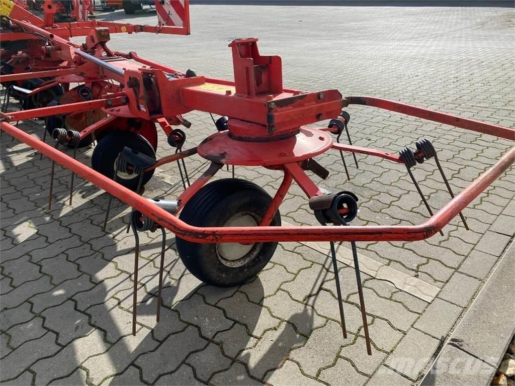 Kuhn GF 8702 テッダー・テッダーレーキ