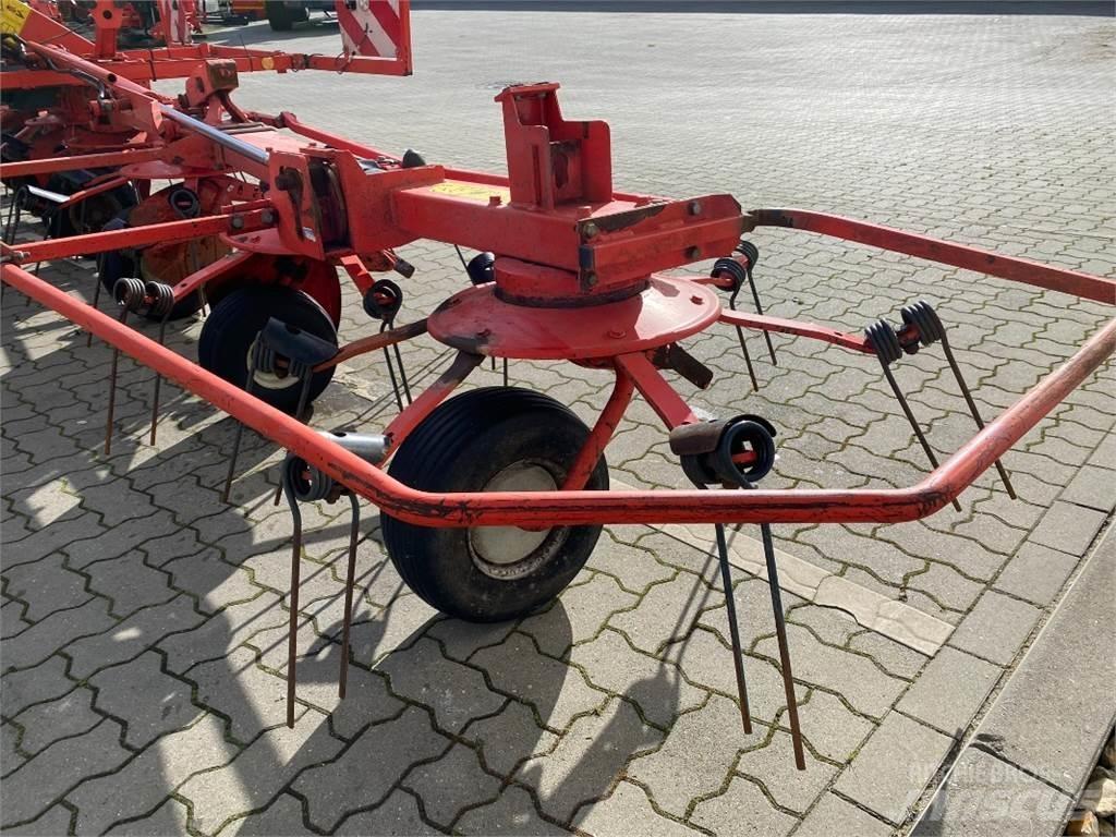 Kuhn GF 8702 テッダー・テッダーレーキ