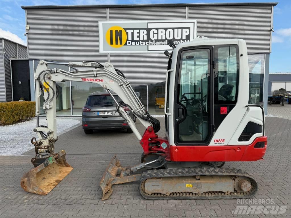 Takeuchi TB 225 V3 ミニ油圧ショベル 7t以下（ミニユンボ・ミニディガー）