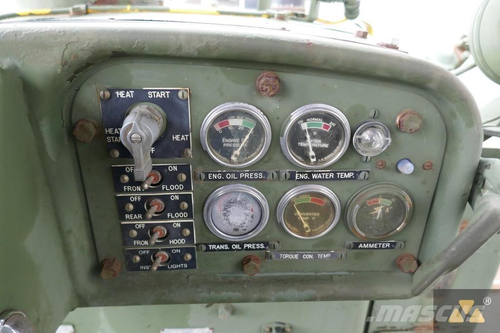 CAT D7F Ex-army ブルドーザー