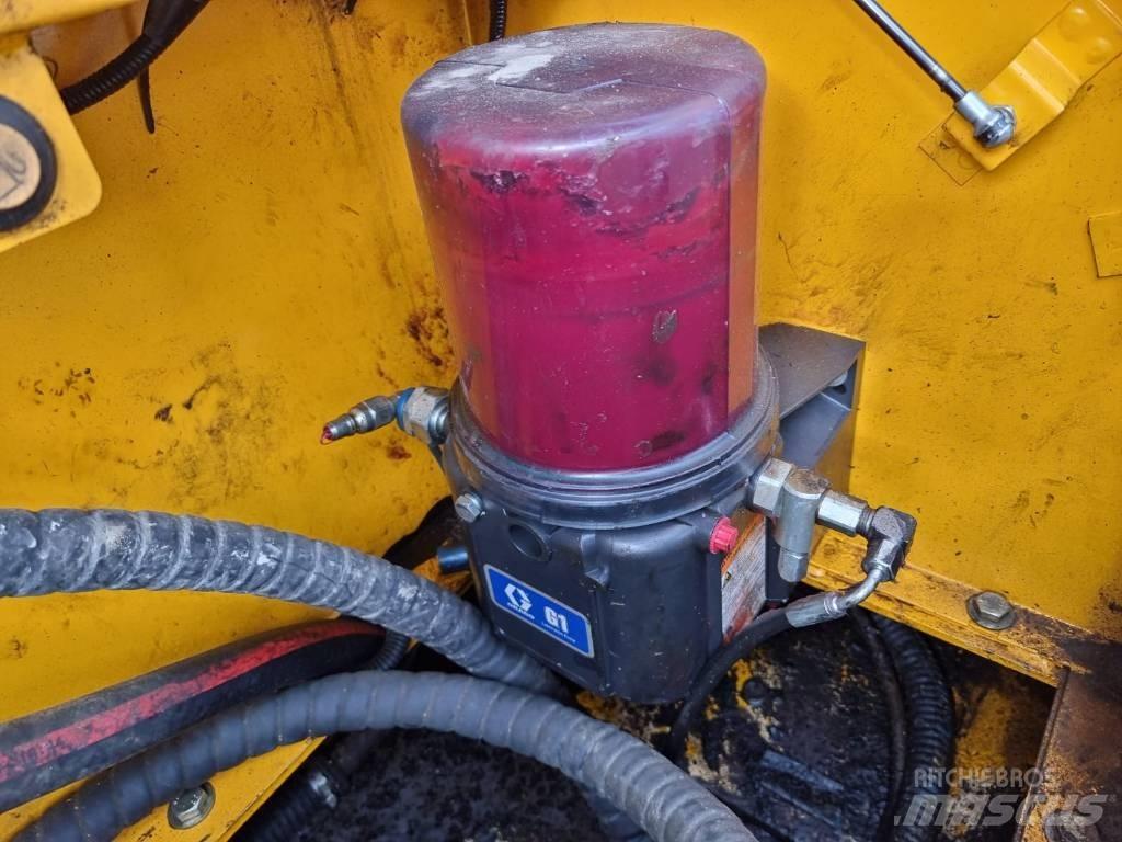 JCB JS 330 NC 大型油圧ショベル12t以上（パワーショベル・ユンボ）