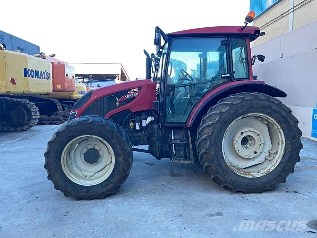 Valtra A134 トラクター