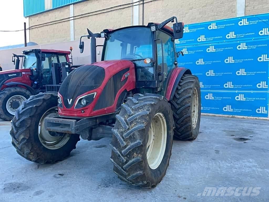 Valtra A134 トラクター