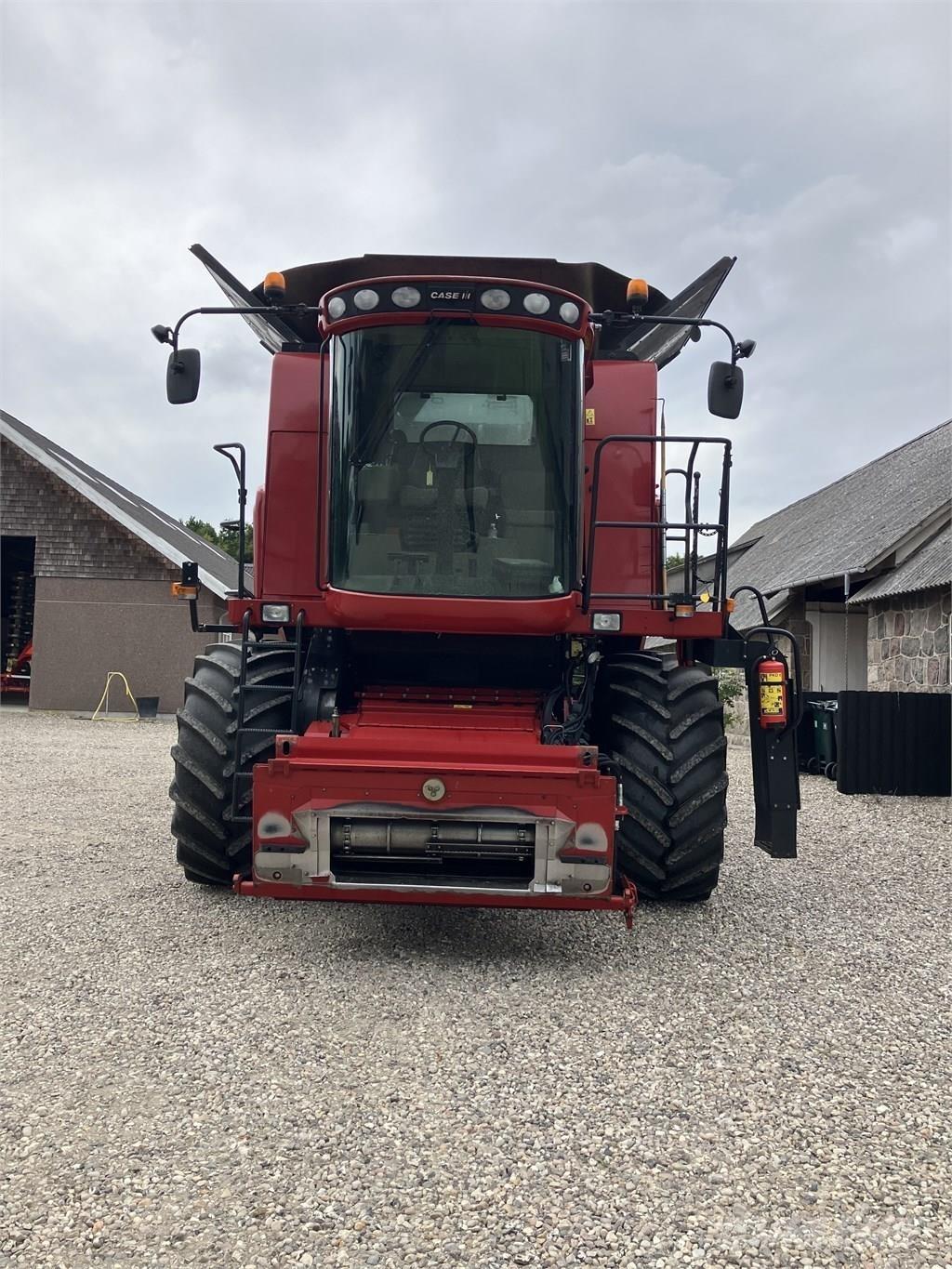 CASE Axial Flow 7130 コンバイン