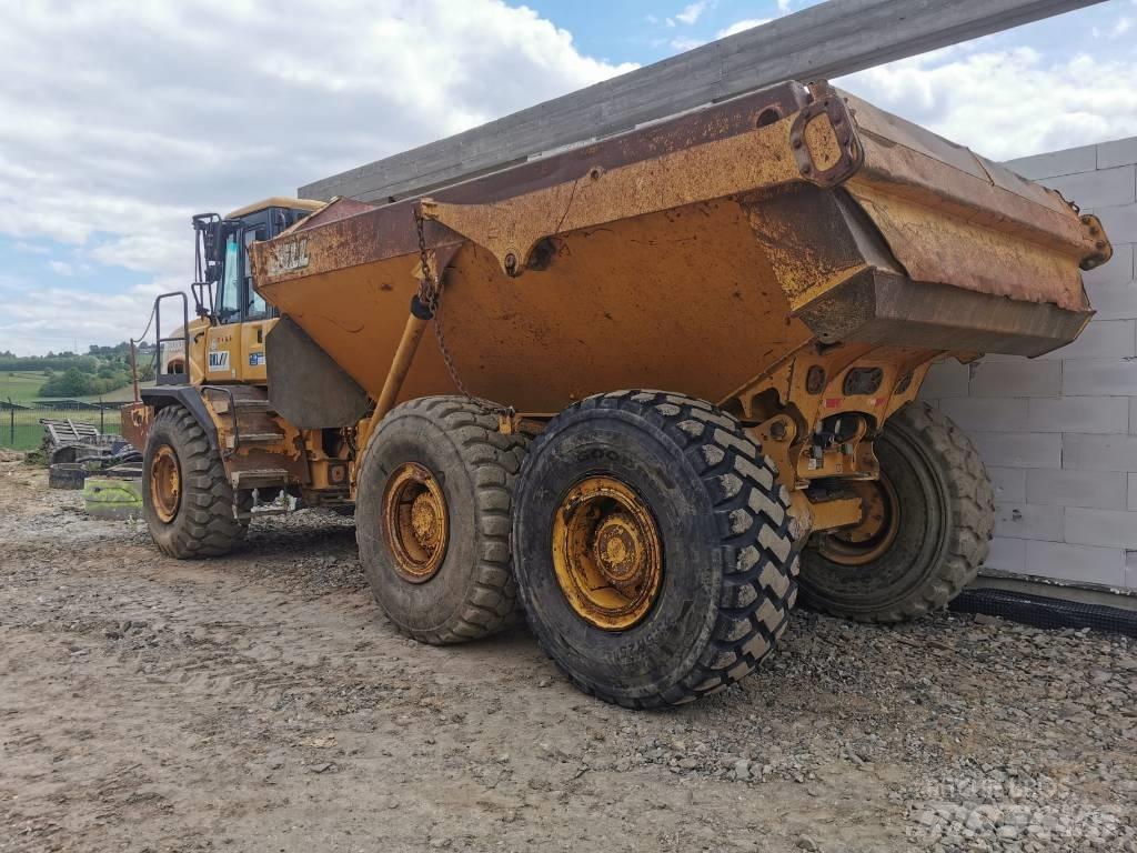 Bell B30D アーティキュレート式ダンプトラック