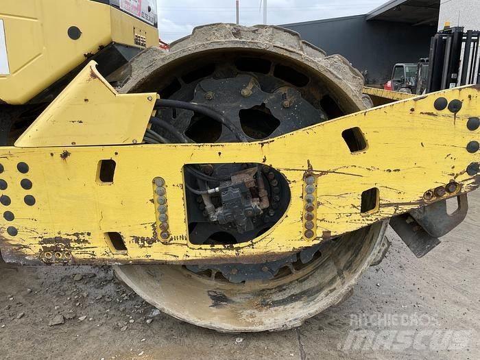 Bomag BW213DH-4 振動ローラ
