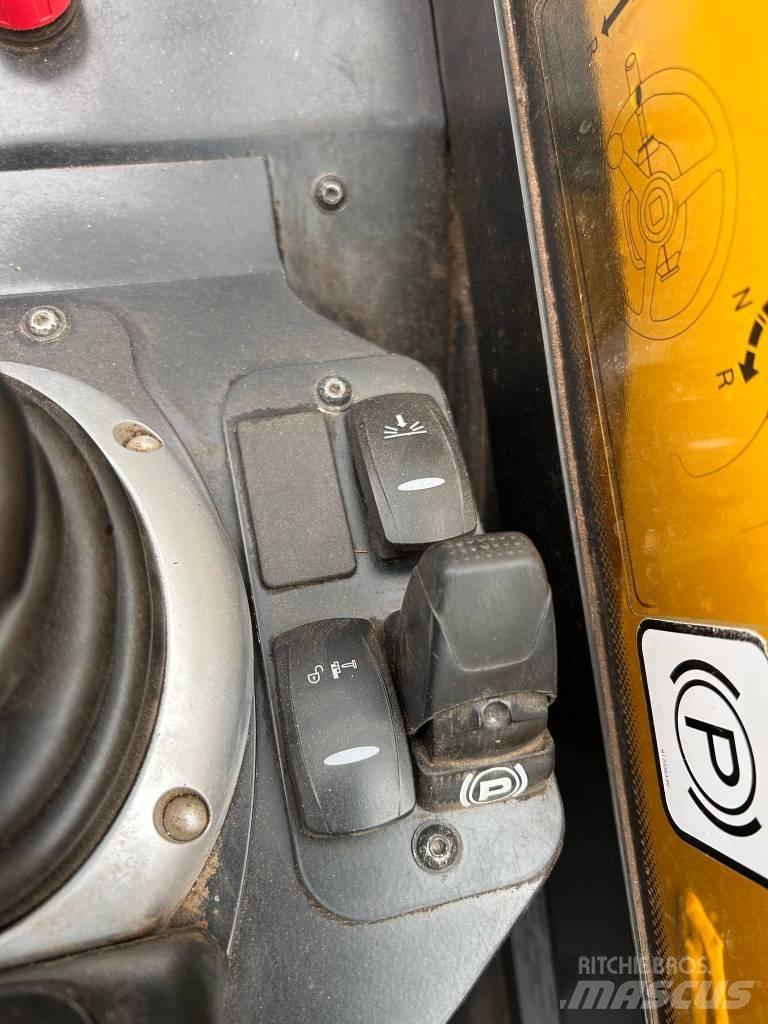 JCB 525-60 AGRI 農業用テレハンドラー