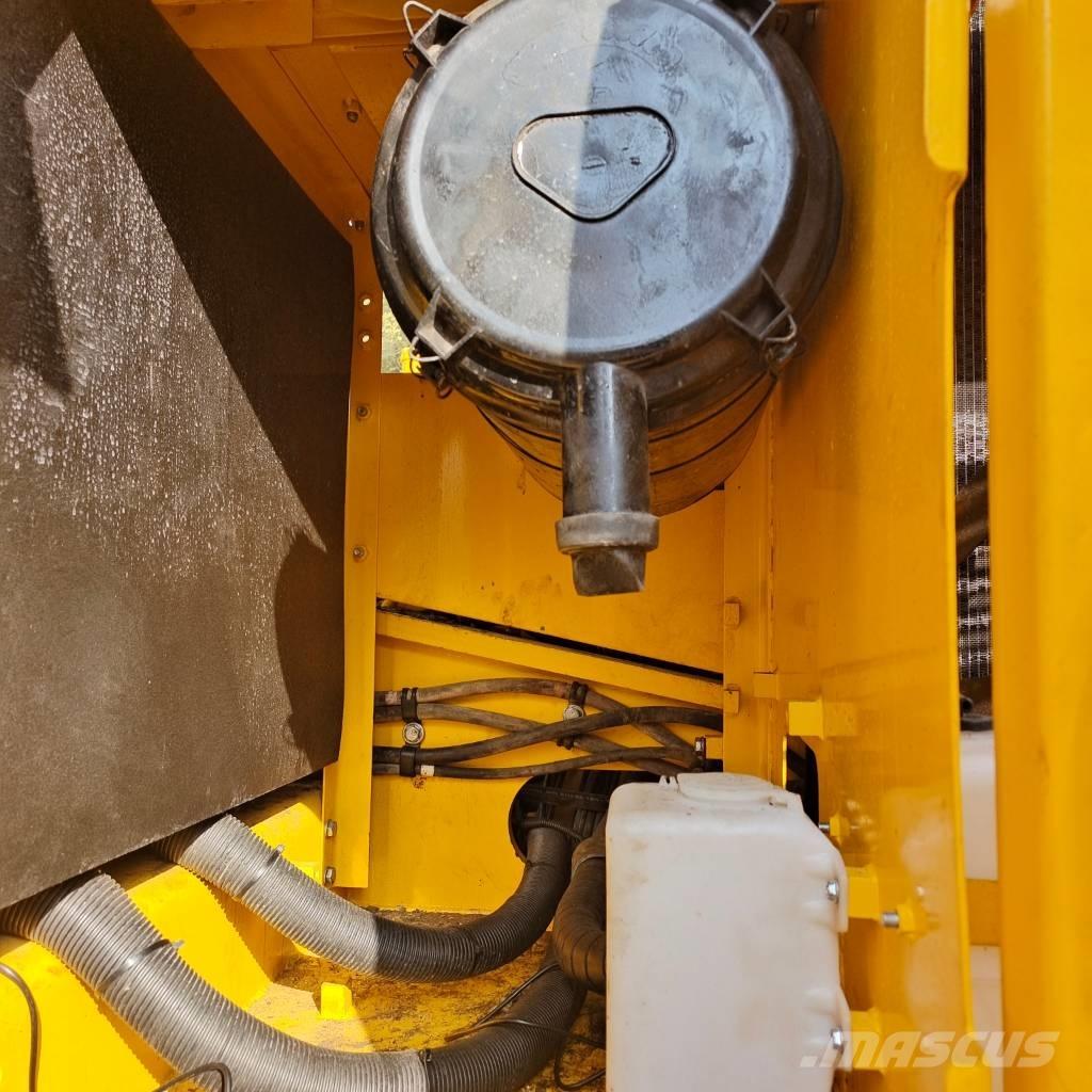 Komatsu PC 200-8 大型油圧ショベル12t以上（パワーショベル・ユンボ）