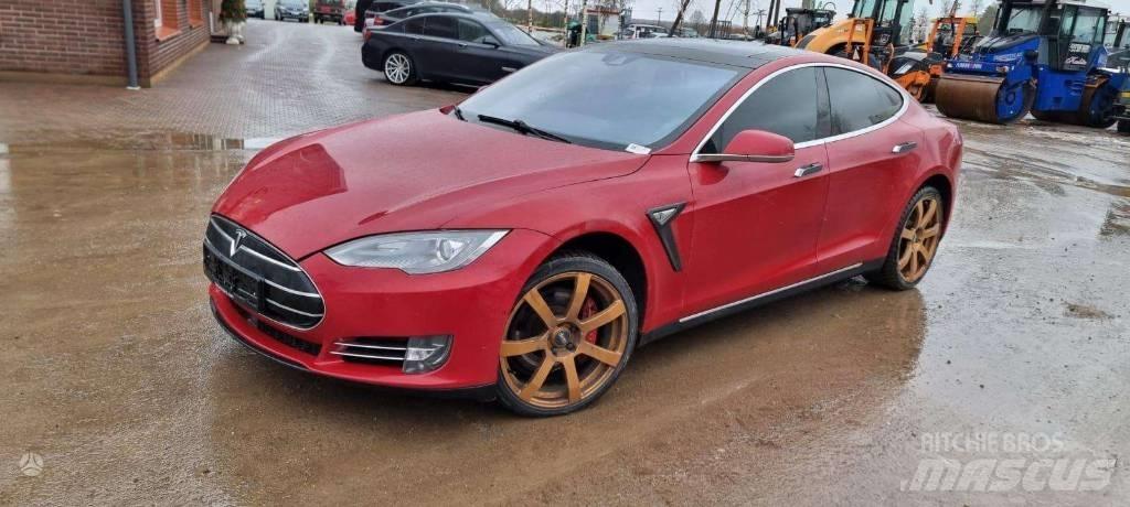 Tesla Model S P85D 自動車