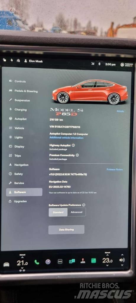 Tesla Model S P85D 自動車