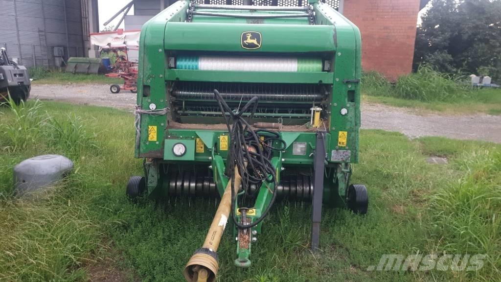 John Deere F 450 ラウンドベーラー