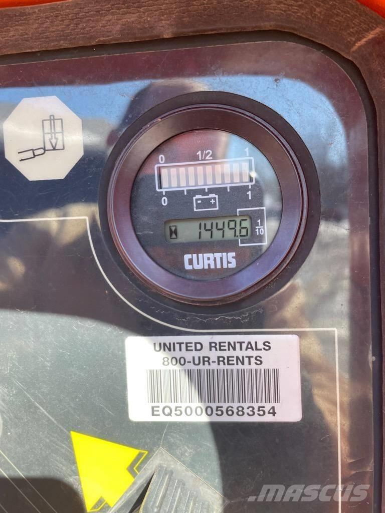 JLG M-600-JP ブームリフト　屈伸型