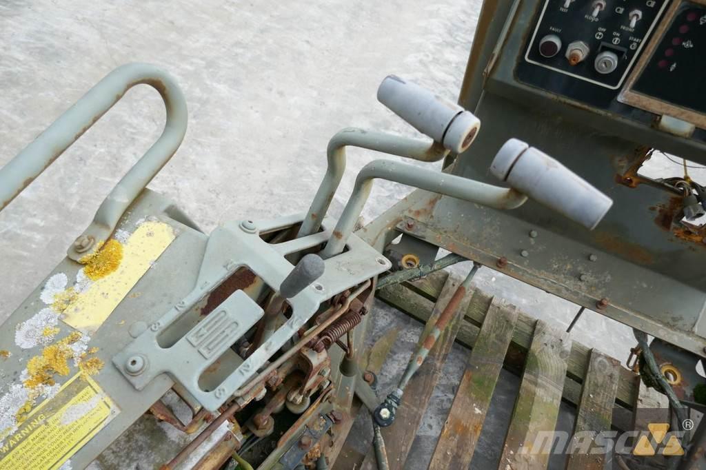 CAT 6T-3309 キャビン及び内装