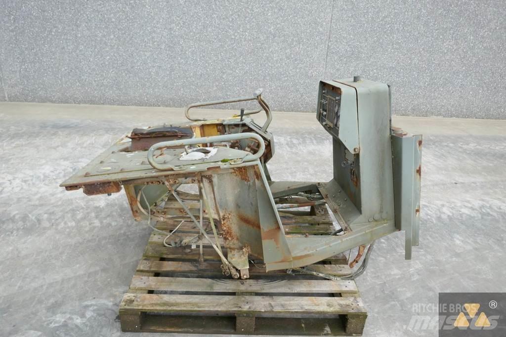CAT 6T-3309 キャビン及び内装