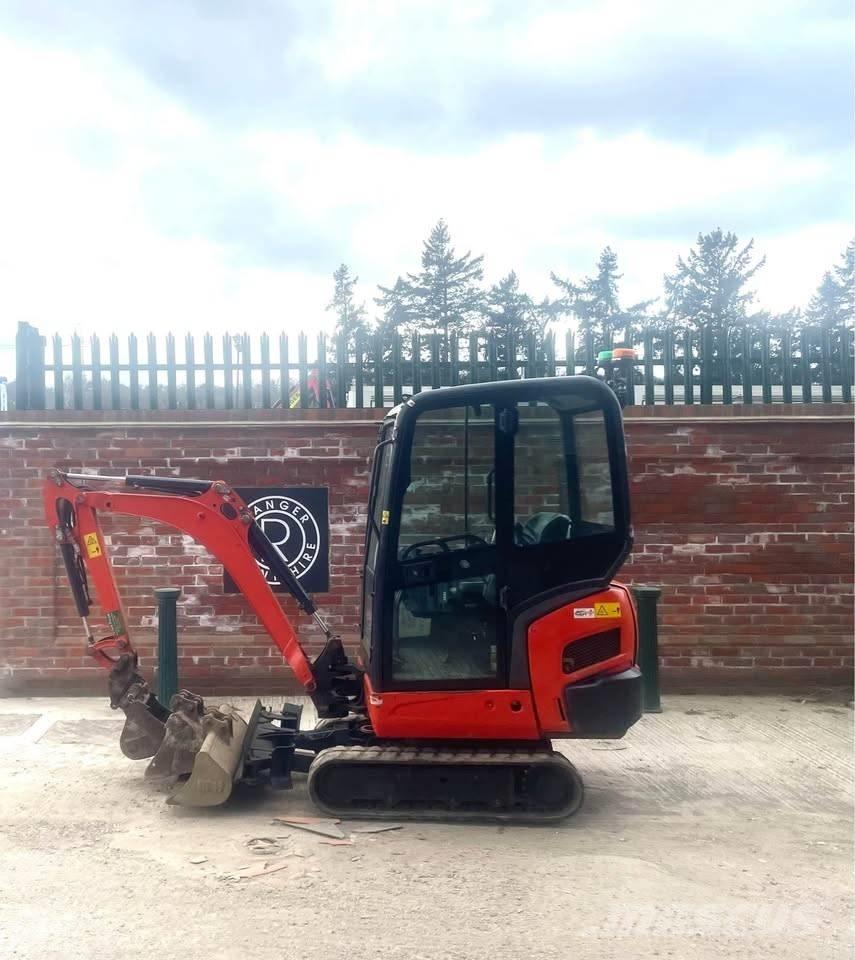 Kubota KX 016-4 ミニ油圧ショベル 7t以下（ミニユンボ・ミニディガー）