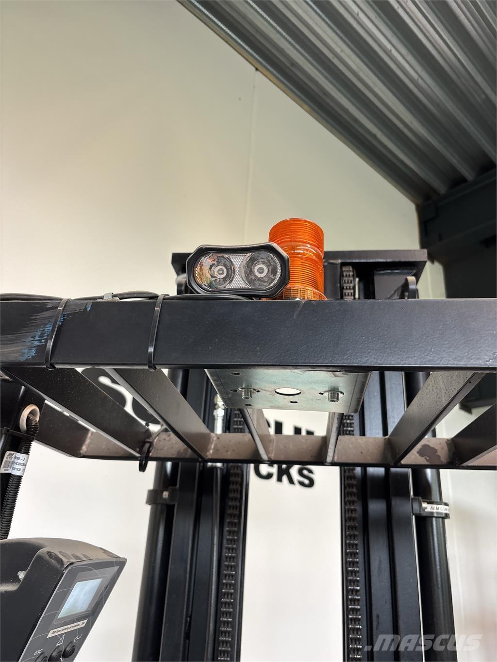 Mitsubishi SBR16N 自走式スタッカー