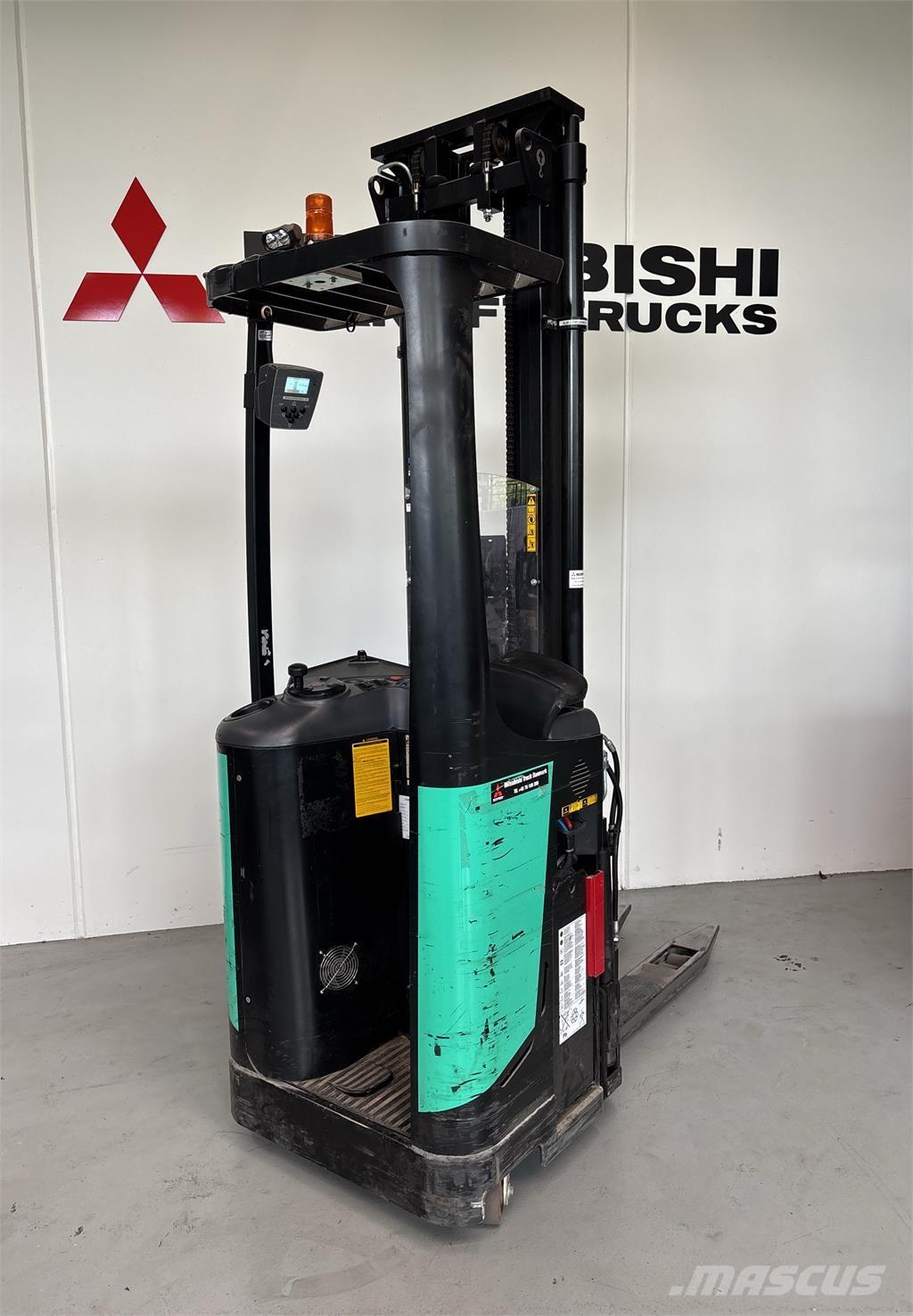 Mitsubishi SBR16N 自走式スタッカー