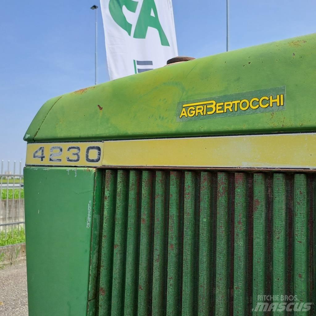 John Deere 4230 トラクター