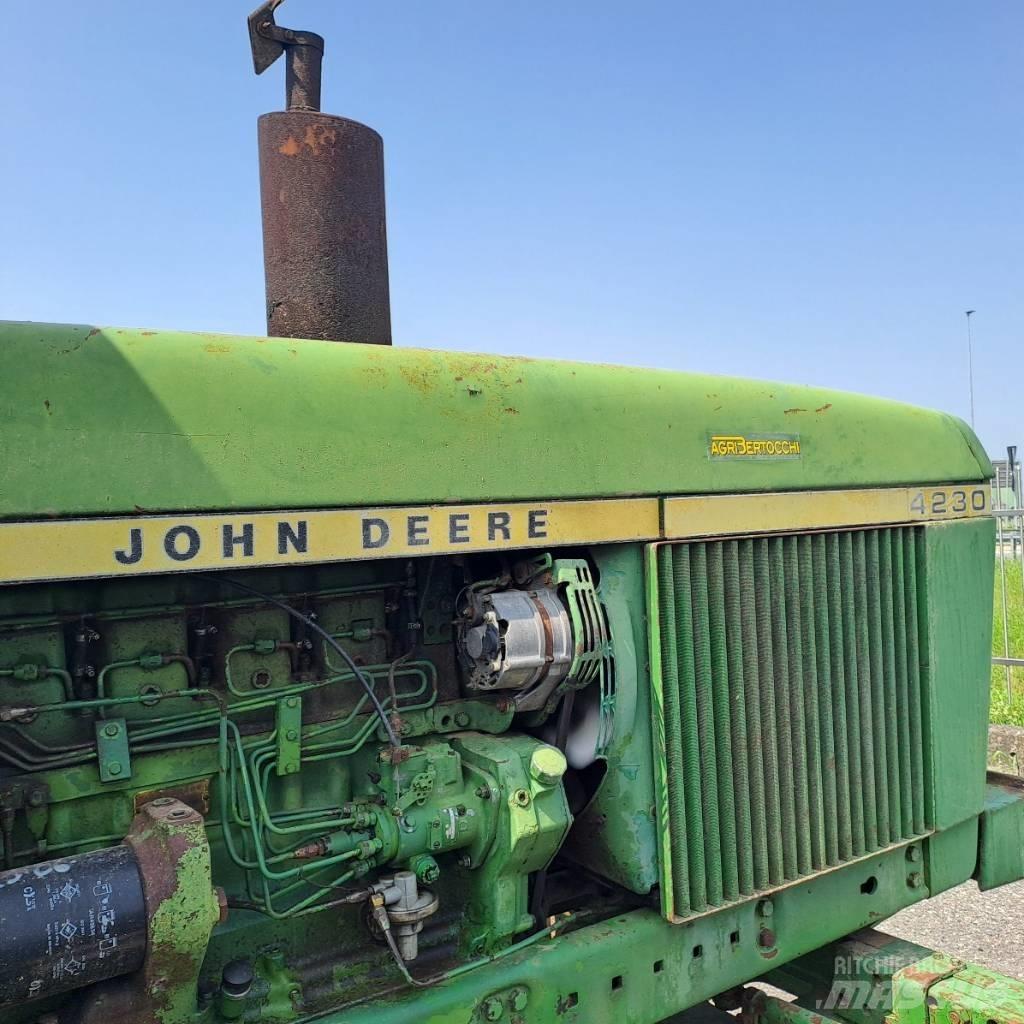 John Deere 4230 トラクター