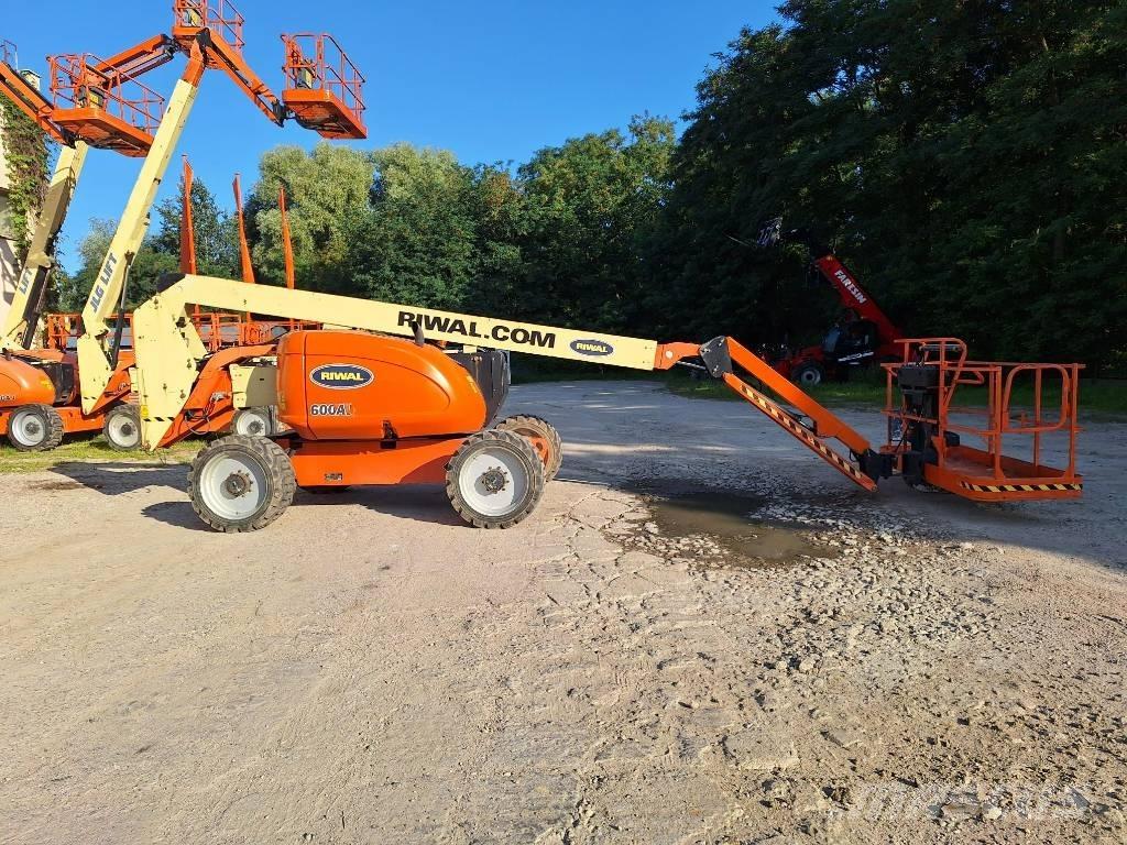 JLG 600AJ ブームリフト　屈伸型