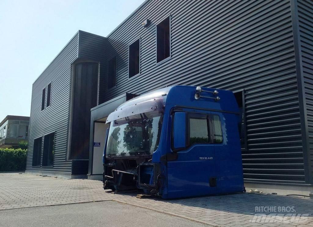 MAN TGX XLX EURO 5 キャビン及び内装