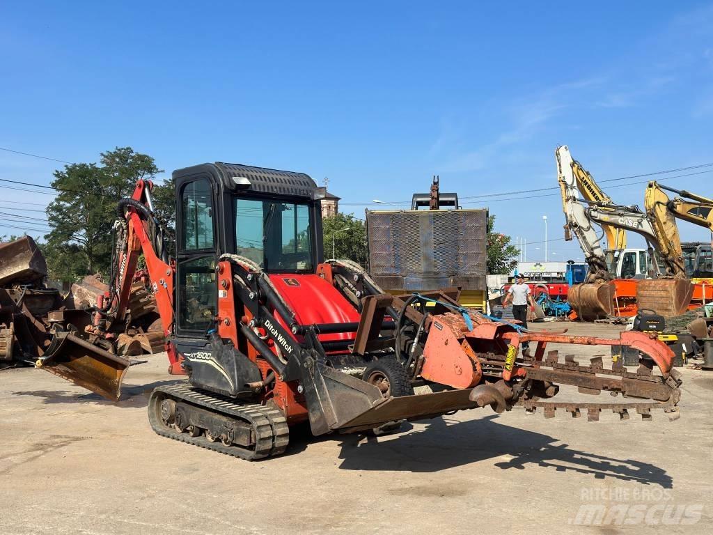 Ditch Witch XT 1600 バックホーローダー