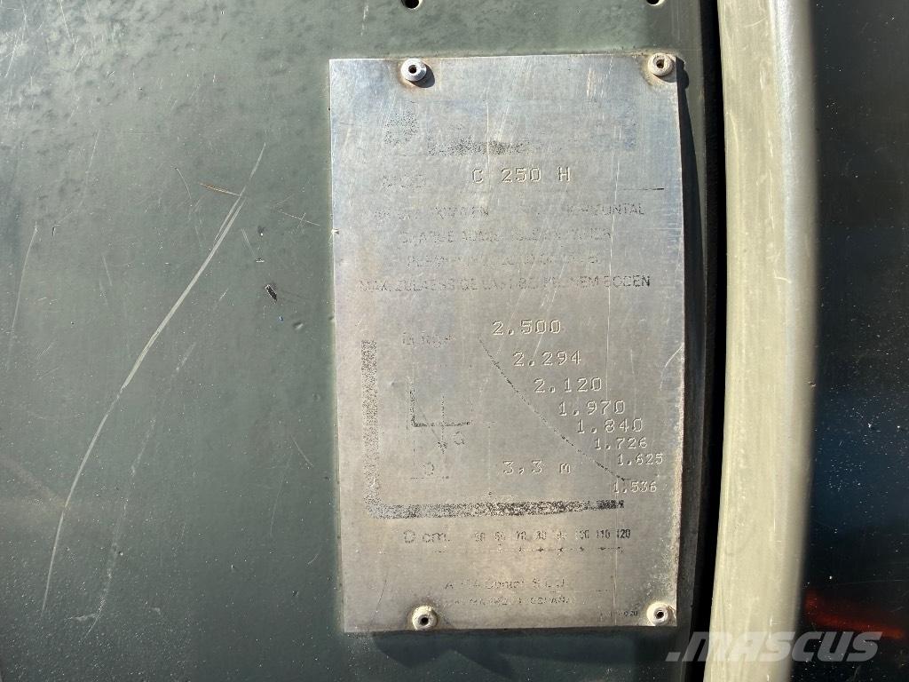 Ausa C 250 H ラフターテレントラック