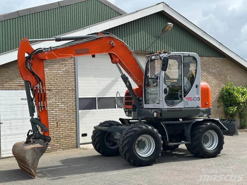 Neuson 9503 中型油圧ショベル 7ｔ-12ｔ（ユンボ・パワーショベル・バックホー）