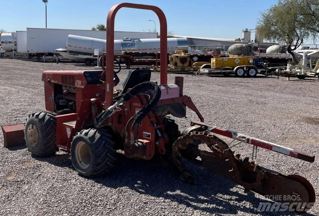 Ditch Witch 3700 DD トレンチャー