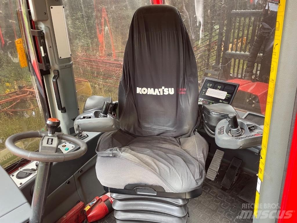 Komatsu 855 フォワーダー