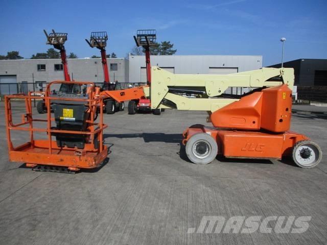 JLG E 400 AJPN (817) ブームリフト　屈伸型
