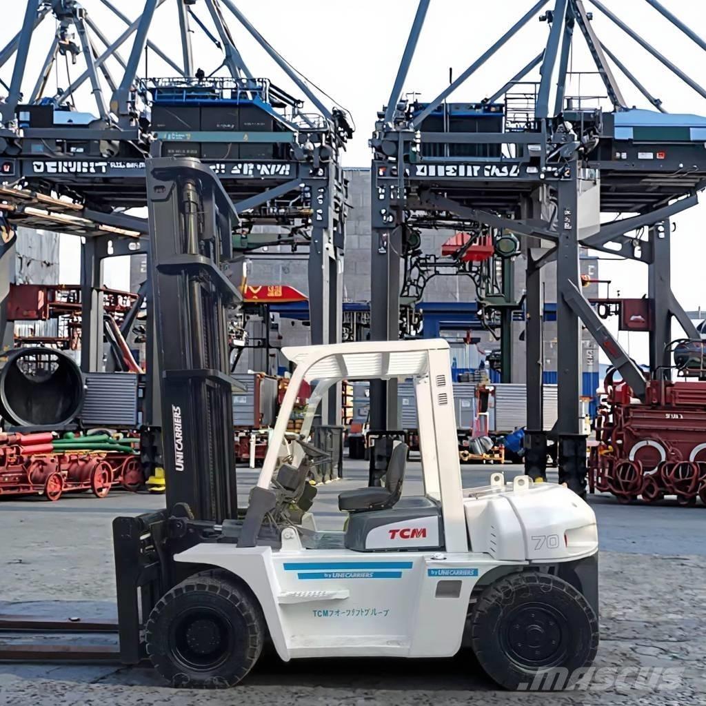 TCM FD 70 Z8 ボックスボディー、ウイング、箱車