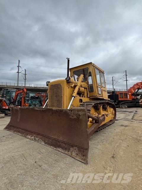 CAT D 6 D ブルドーザー