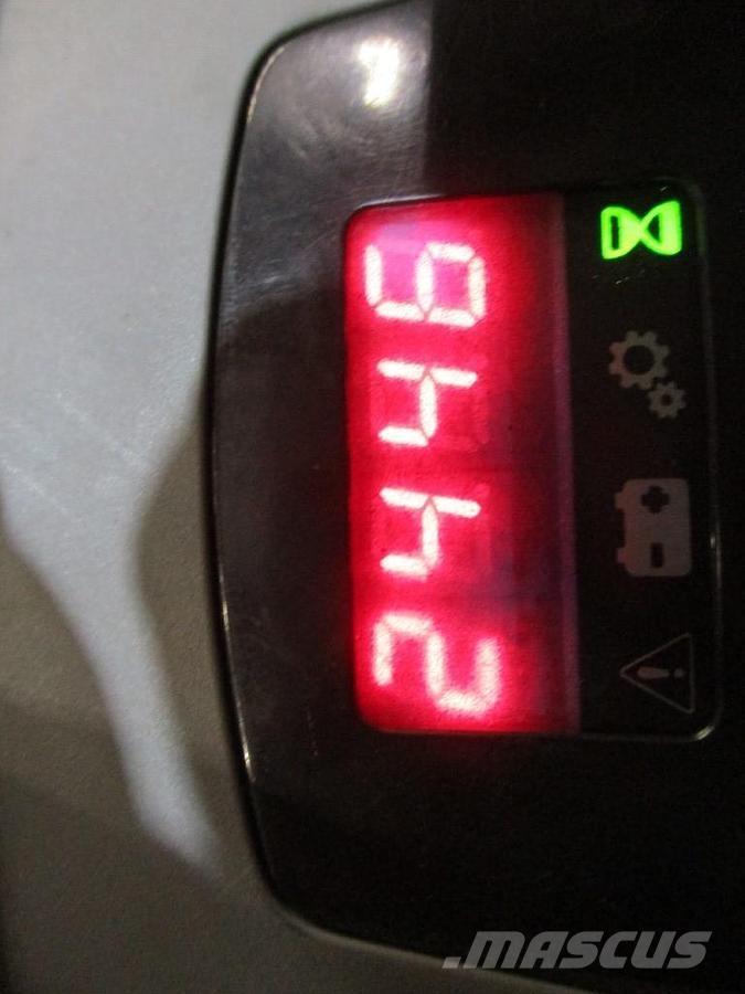 Toyota LPE250 ローリフトとプラットフォーム