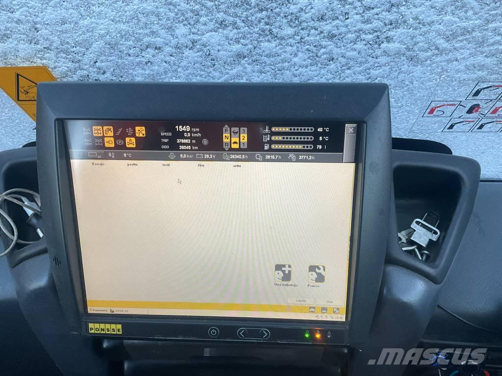 Ponsse WISENT 8W フォワーダー